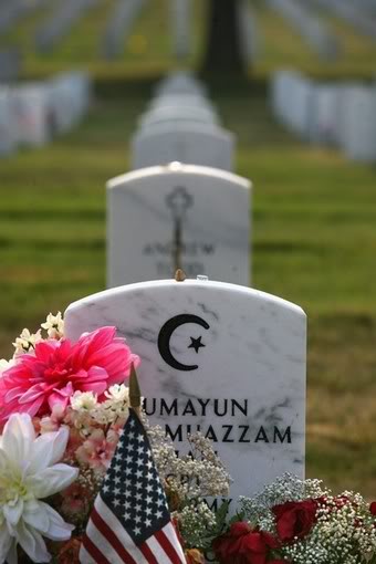 لأول مره شرطية مسلمة ترتدي الحجاب في بريطانيا Muslimamericangrave