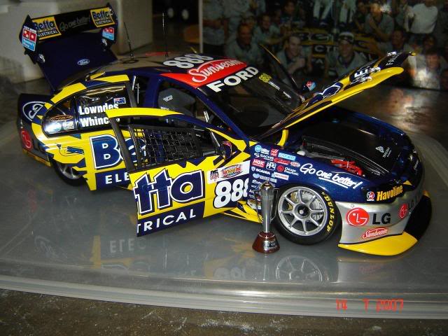 1:18 2006 Bathurst Winner And Brock Trophy Lowndes-Whincupcar28