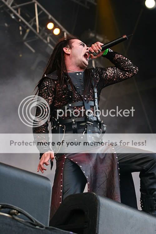 Cradle of Filth Resimleri Dani_Filth--large-msg-116967301259