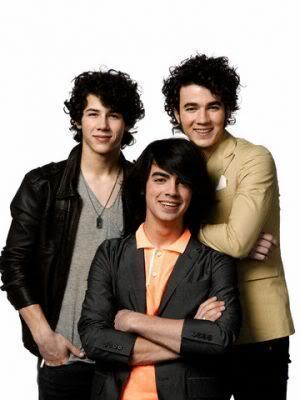 Los Jonas Brothers piden apoyo a fans para romper record Jonas