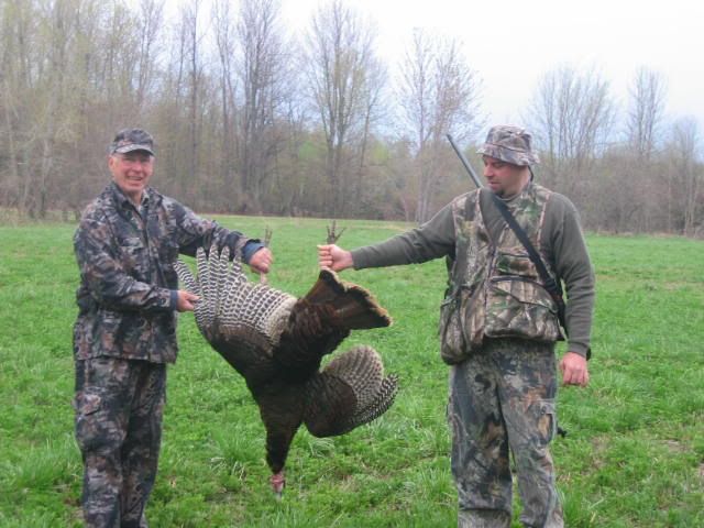 Chasse chevreuil et loups 2008 en compagnie de Louis Gagnon - Page 2 Lesdindonschezmario013