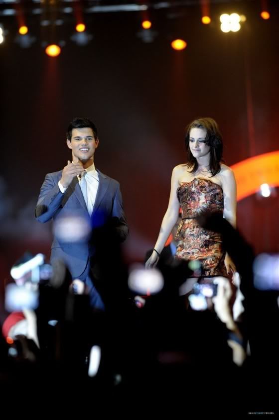 Kristen Stewart & Taylor Lautner At Eclipse Fan Event In Sweden Taylorandkristen