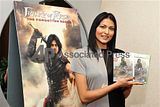 Tinsel Korey tests drives new video game Th_AP100518015126