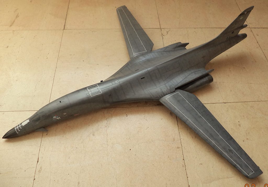 Battle B1-B Lancer 1/48 - Terminé!! - Page 14 DSC06344_zps9ryd4oar