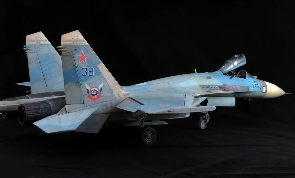 1/32 Sukhoi Su-27 Flanker B - Blue 38 - nouvelles photo 02/2015 IMG_7037_zpswvupimld