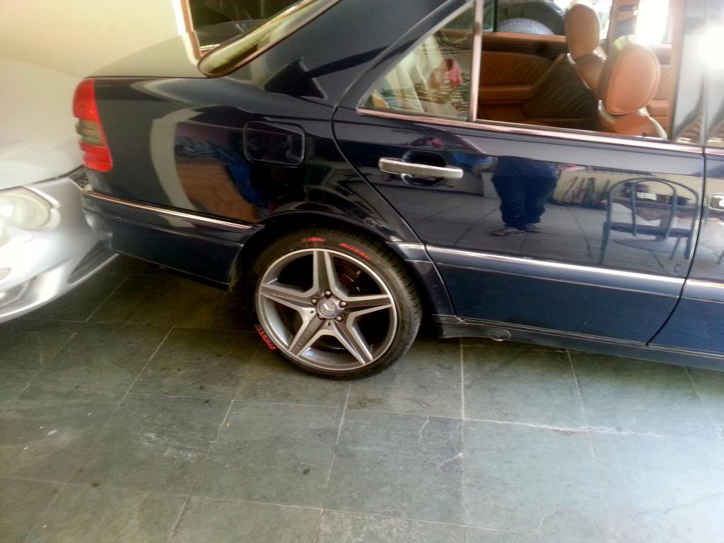 [VENDO] Jogo Roda OEM 18' Mercedes C63 AMG com pneu. - R$ 4.500,00 20131024_101953_zpsc028abbf