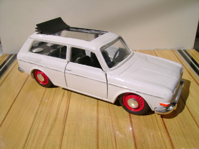 VW Variant 1/43 - Ragtop DSC08050