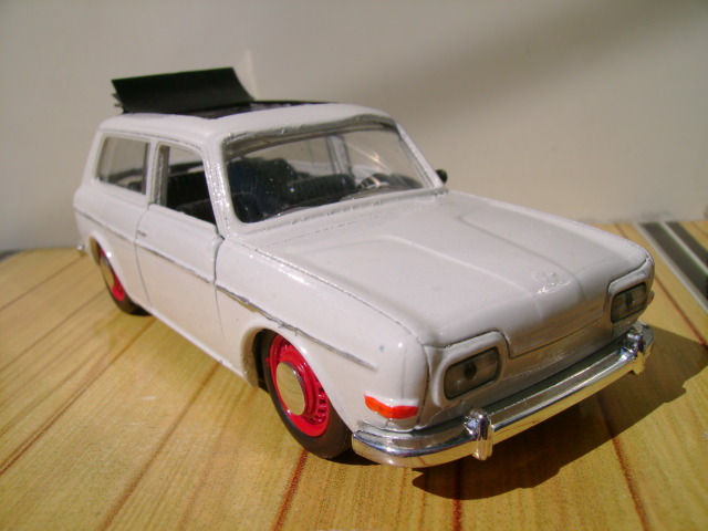 VW Variant 1/43 - Ragtop DSC08054