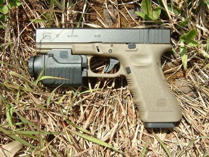 Standard issue S.T.A.R.S. Glock 17 Large_glock_17_with_tac_light