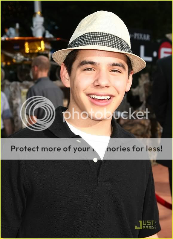 [2008] Wall - E Movie Premiere 21/6 [More from Archuletafans & other sites] David-archuleta-wall-e-idol-01