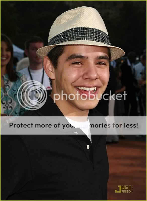 [2008] Wall - E Movie Premiere 21/6 [More from Archuletafans & other sites] David-archuleta-wall-e-idol-08