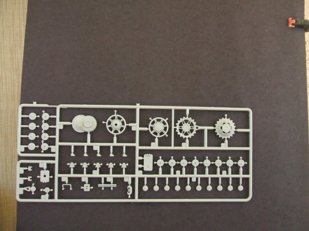 Dragon Flakpanzer IV Ostwind in box review. Ostwind3005