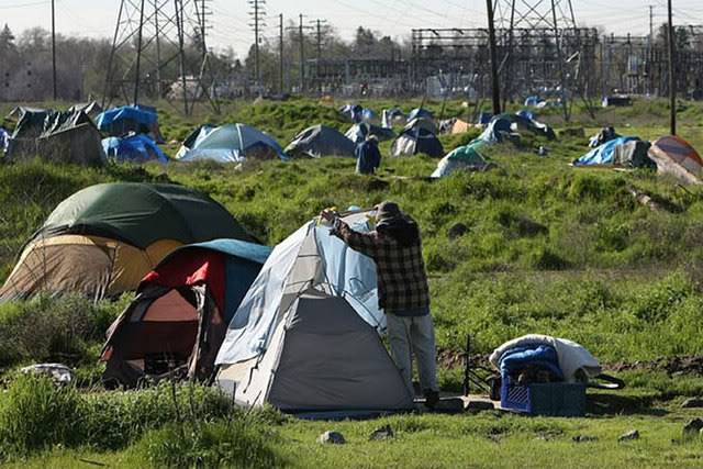 Dow 4,000 by Summer 090308_tent_city