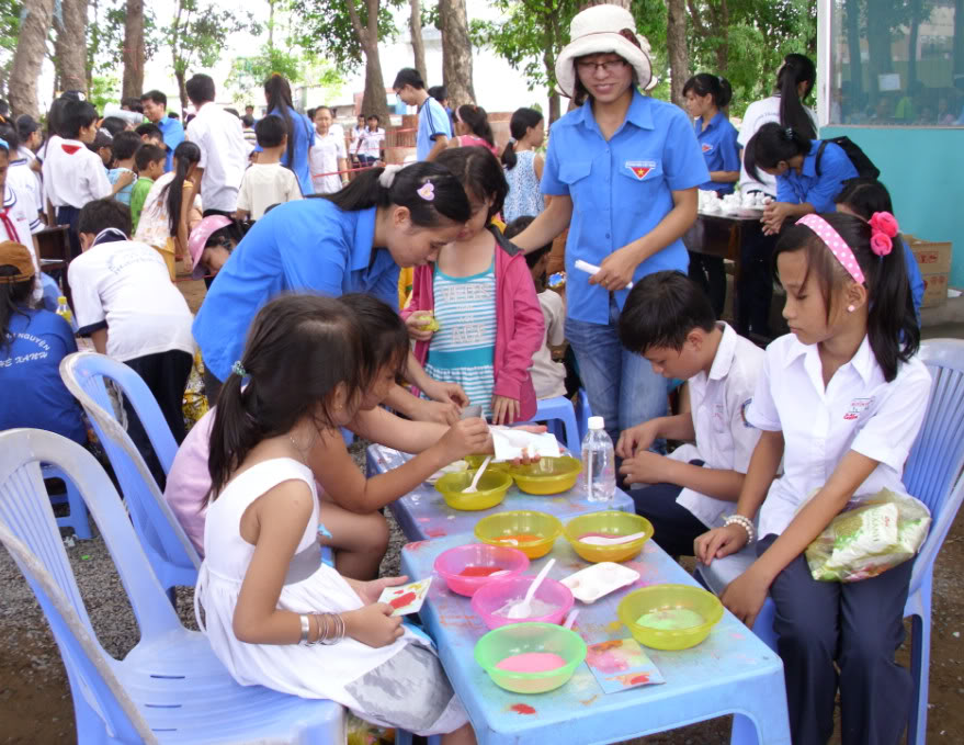 Lễ Khai mạc hè và ngày hội tuổi thơ năm 2011 Totung-1