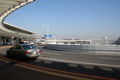 ¡Bienvenido al Aeropuerto Internacional de Narita! Narita_airport_terminal1_1