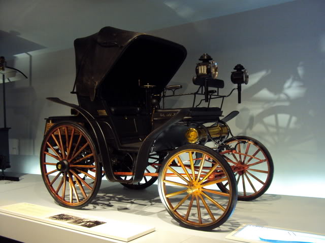 Mercedes 125 anos:Exposição em frente a Castelo em Sttutgard e Museu MB DSC00689