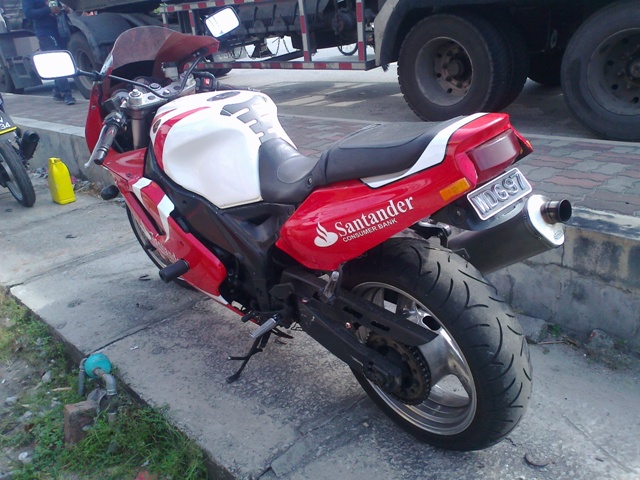 YAMAHA FZR1000 Thn 1992  Photo0611