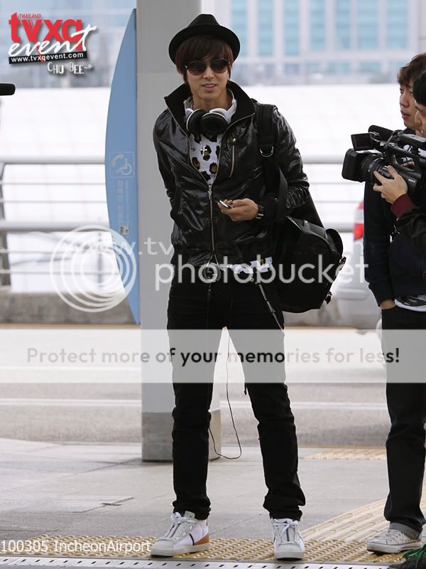 Yunho at Incheon Airport [đi mỹ] (p.1) Yuibkk1o