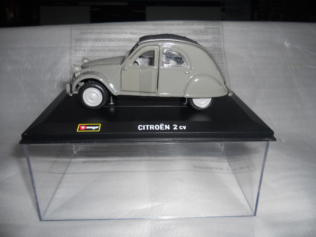 citroen 2cv burago 1:32 DSCN3153