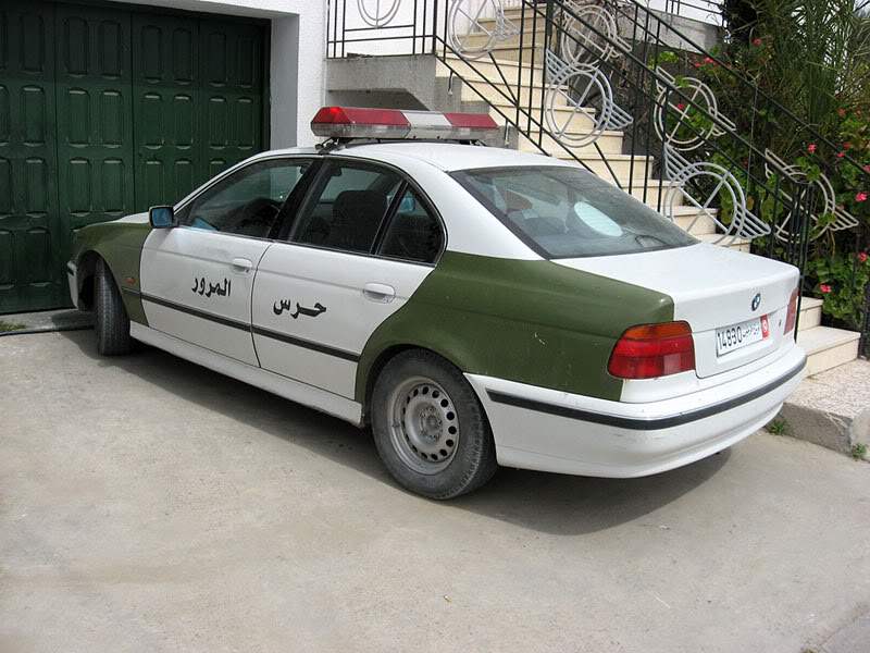 Tunisian Cops and National Guard's cars. Poulet_daddy_rhaatmobile