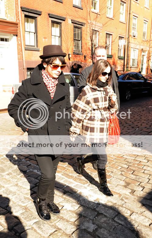 Joe Jonas y Camilla Belle: Enamorados en NYC! 4-3