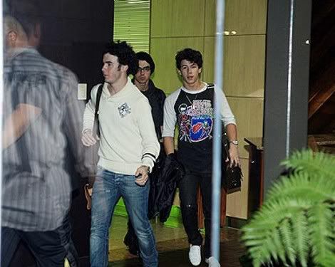 Jonas Brothers ROCKEAN en Puerto Rico Jonas-arriban-pr-5