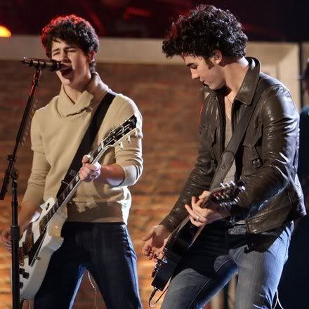 Los Jonas ENSAYANDO para los Grammy! Jonas-brothers-grammy-rehearsals-2