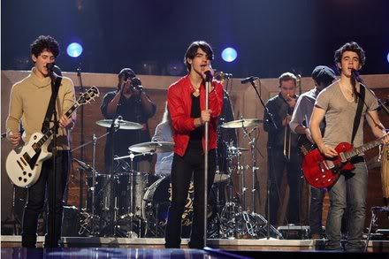 Los Jonas ENSAYANDO para los Grammy! Jonas-brothers-grammy-rehearsals-th