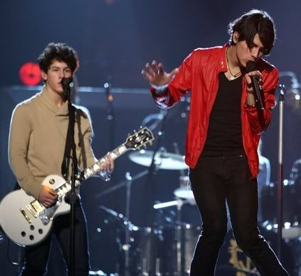 Los Jonas ENSAYANDO para los Grammy! Jonas-brothers-grammy-rehearsals202
