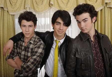 Primer Photoshoot de los Jonas Brothers del 2009 Promo2