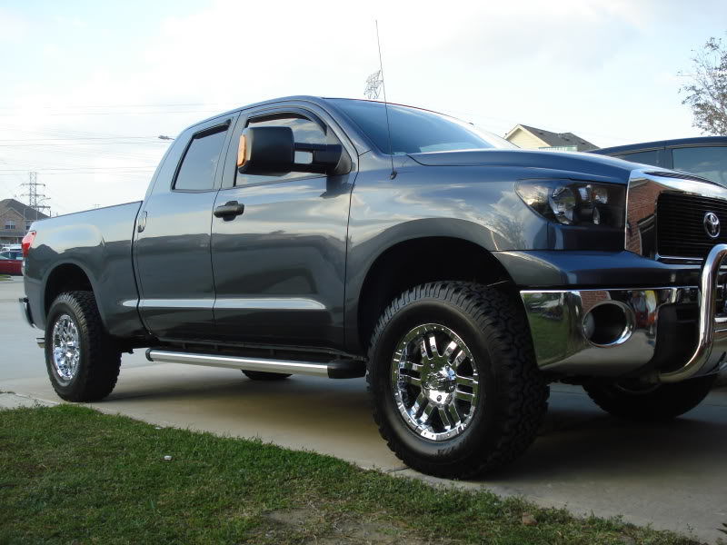 Fat Bob's Garage 3/1 Leveling kit!!! DSC02060