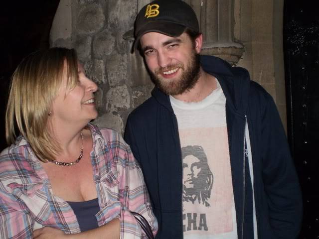 Imagenes/Videos de Robert Con Fans - Página 14 164398572-d6a2072927d5b13ddb683ac9e9165bdc4c959fd8-full