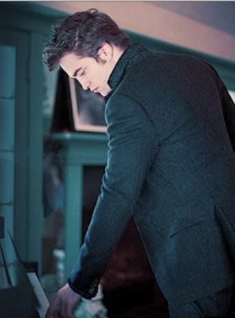 E da “New Moon” arrivano nuove immagini di Robert/Edward! Robnew2