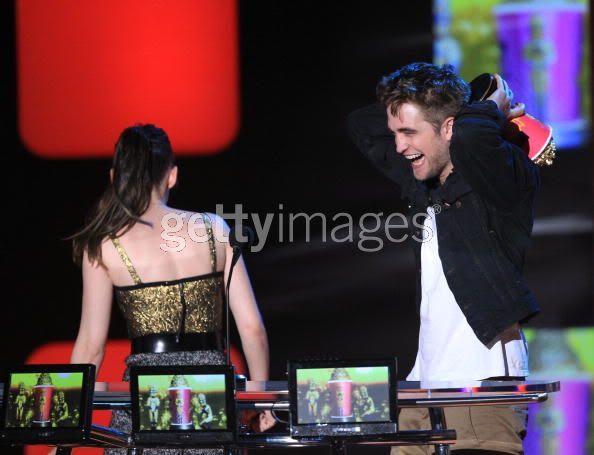 Robsten en los premios MTV 2010 - Página 11 Getty1