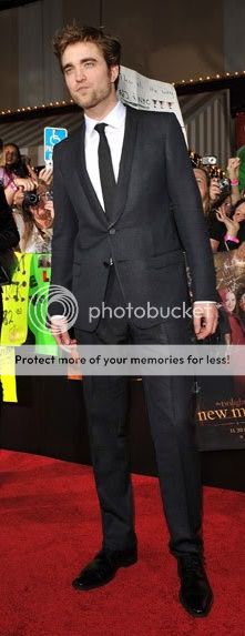 Avant Première de New Moon... à New York, le 19 Nov. 2009... Robertpattinsonpremierepics14