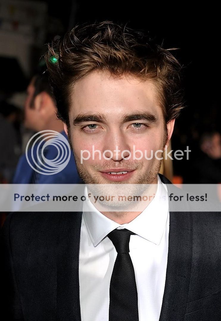 Avant Première de New Moon... à New York, le 19 Nov. 2009... Robertpattinsonpremierepics17