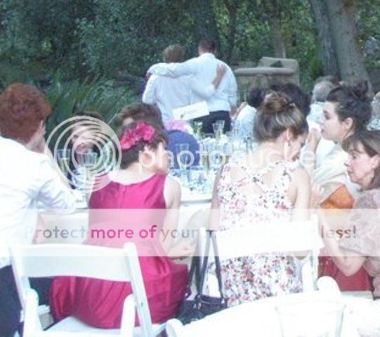 Nuevas/Viejas fotos de rob y kristen en una boda en LA  Wedding-3a