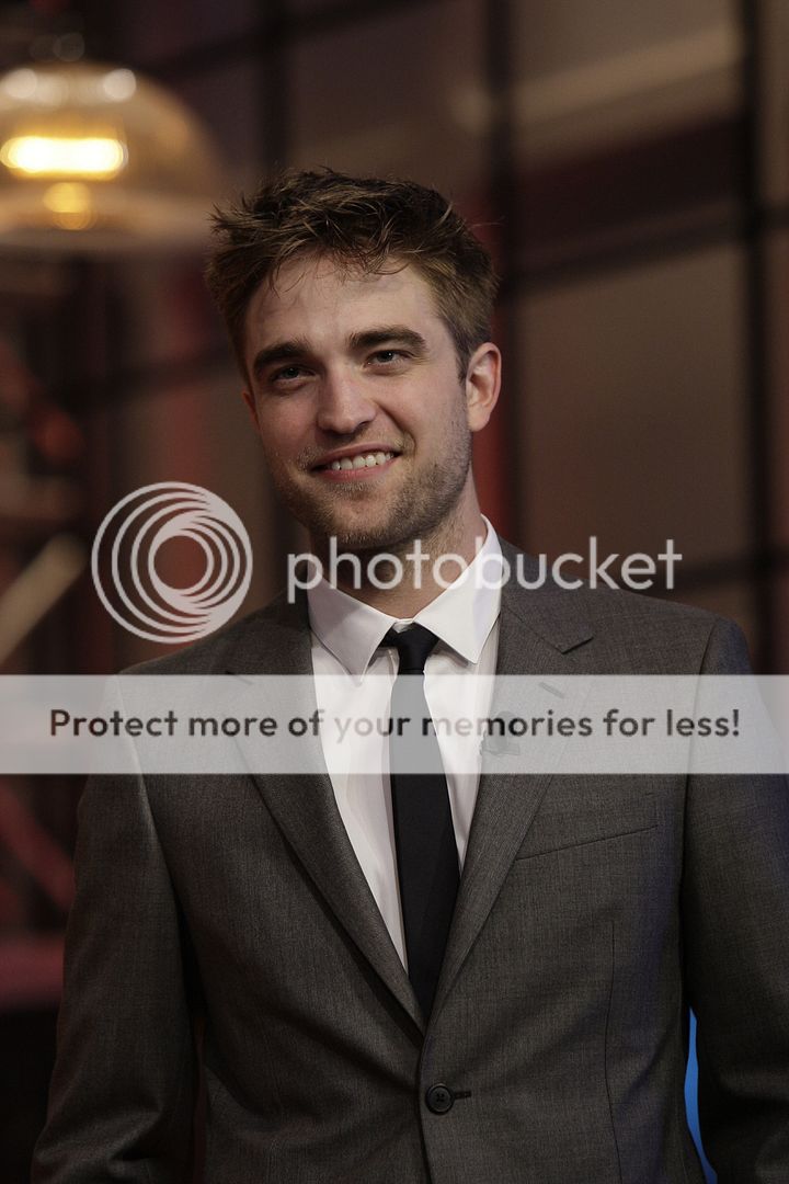 Robert Pattinson - Página 36 RobertpattinsonHQleno24