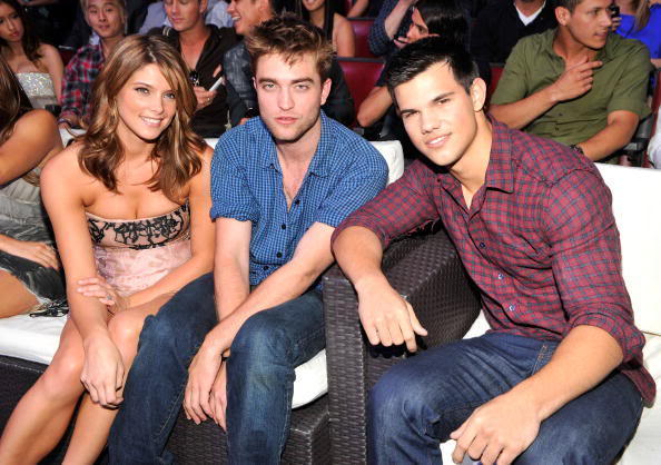 Teen Choice Award 2010... - Page 3 RobertPattinsonTCA20101