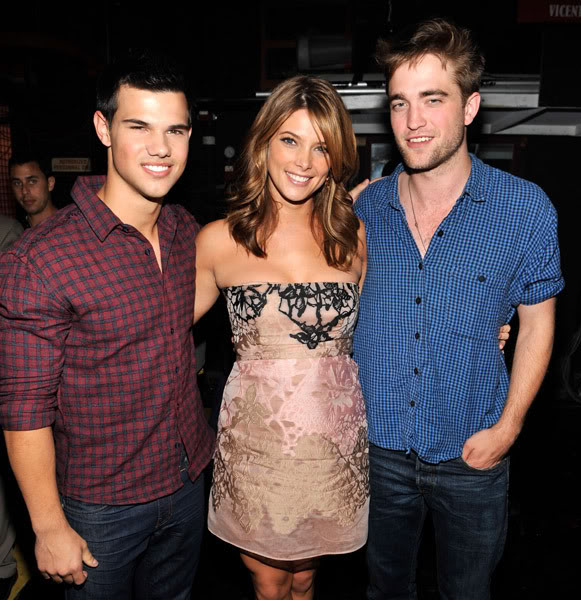 Teen Choice Award 2010... - Page 3 RobertPattinsonTCA201014