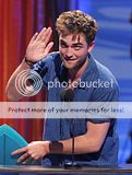 Teen Choice Award 2010... - Page 3 Th_robtcaaward3