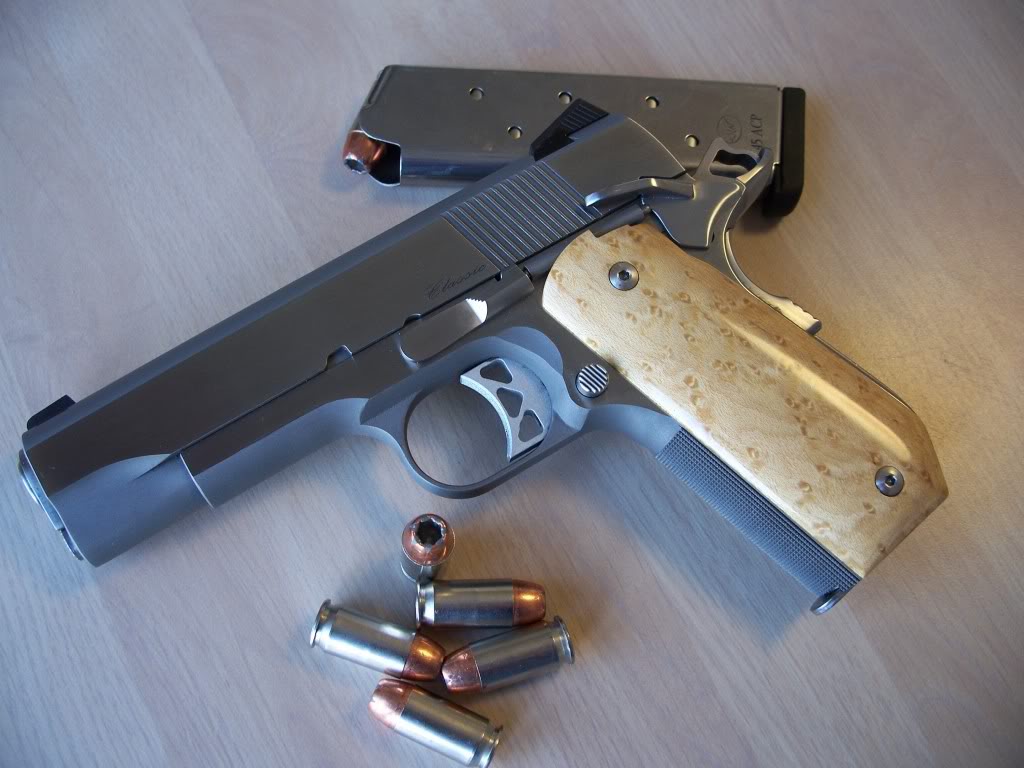 SW1911 "E" Series et The Governor Bobtail