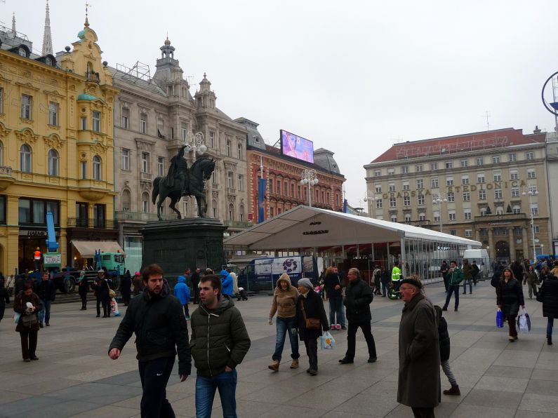 Kako sam s rijekim maketarima i Damirievom sestrom bio na sajmu KMZ u Zagrebu (29.11.2014.) KZMZ14-031