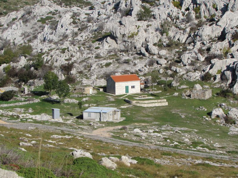 Preko Velebita pa od Graaca do Knina JuzniVelebit036