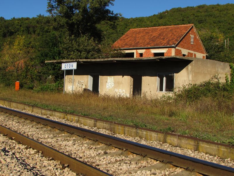 Preko Velebita pa od Graaca do Knina StajalisteOton01