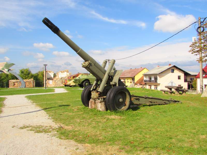 Turanj kod Karlovca  zbirka vozila i oruja iz Domovinskog rata MuzejTuranj09