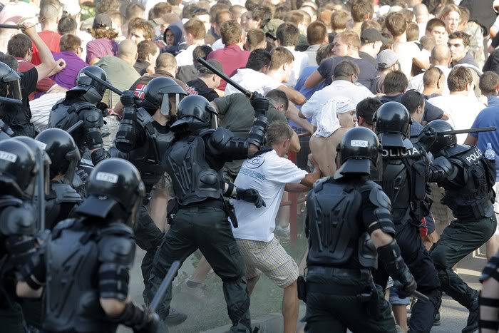 A.C.A.B !!! - Page 4 Zilina_torcida11-300709_1