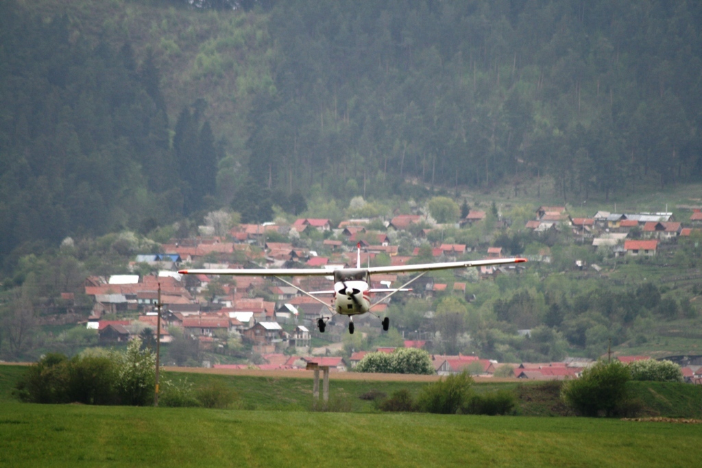 Concurs de aterizare la punct fix pentru parasutisti - Aerodromul "Piatra Craiului" IMG_8021