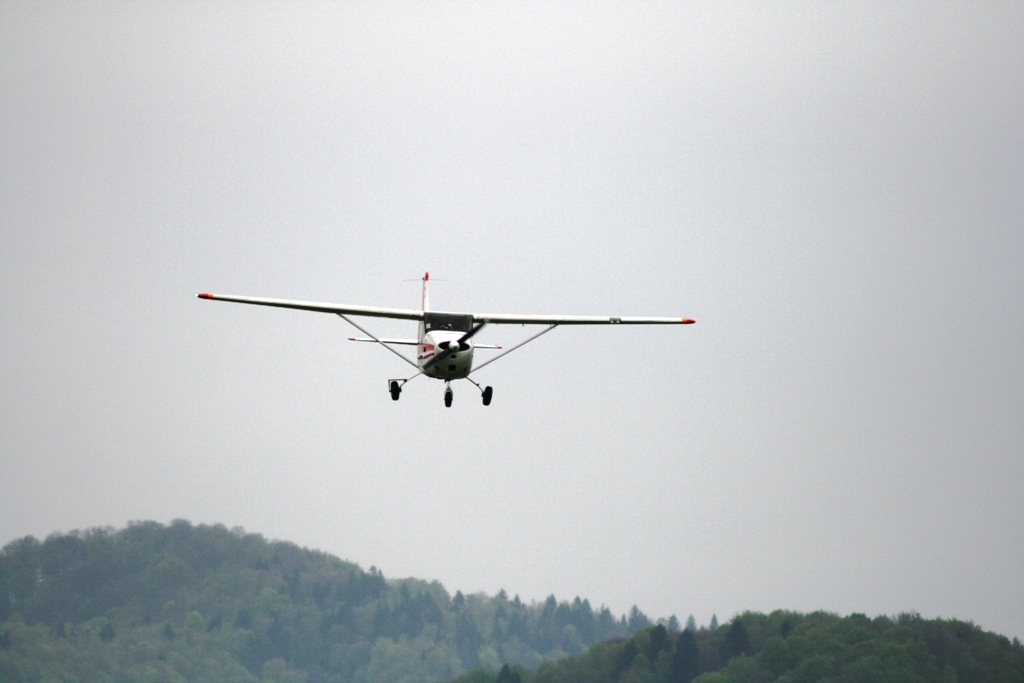 Concurs de aterizare la punct fix pentru parasutisti - Aerodromul "Piatra Craiului" IMG_8044