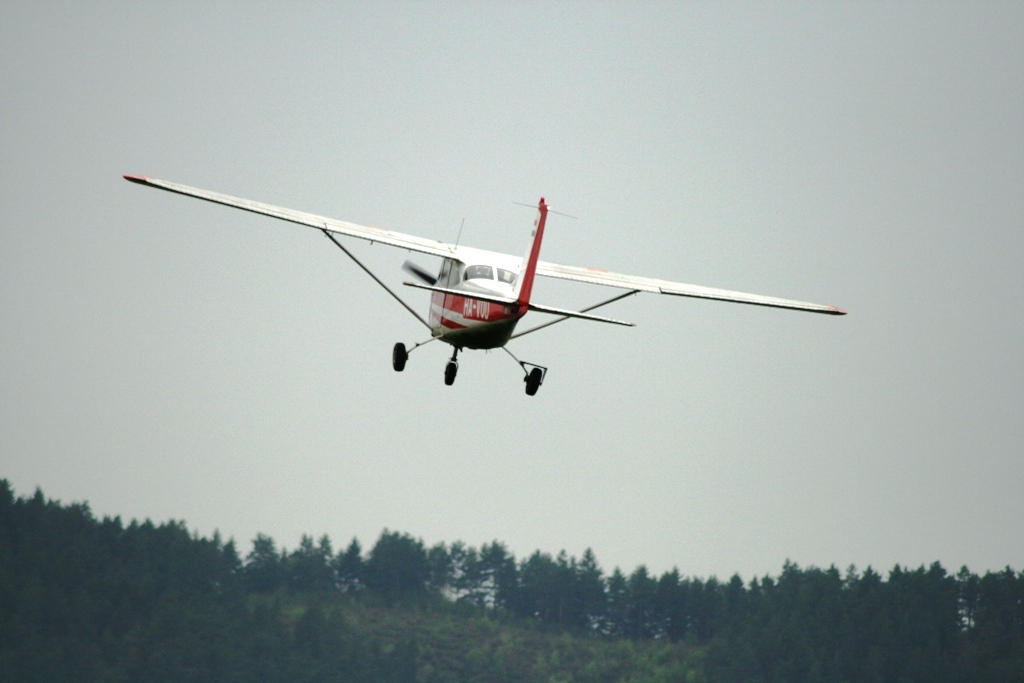 Concurs de aterizare la punct fix pentru parasutisti - Aerodromul "Piatra Craiului" IMG_8051